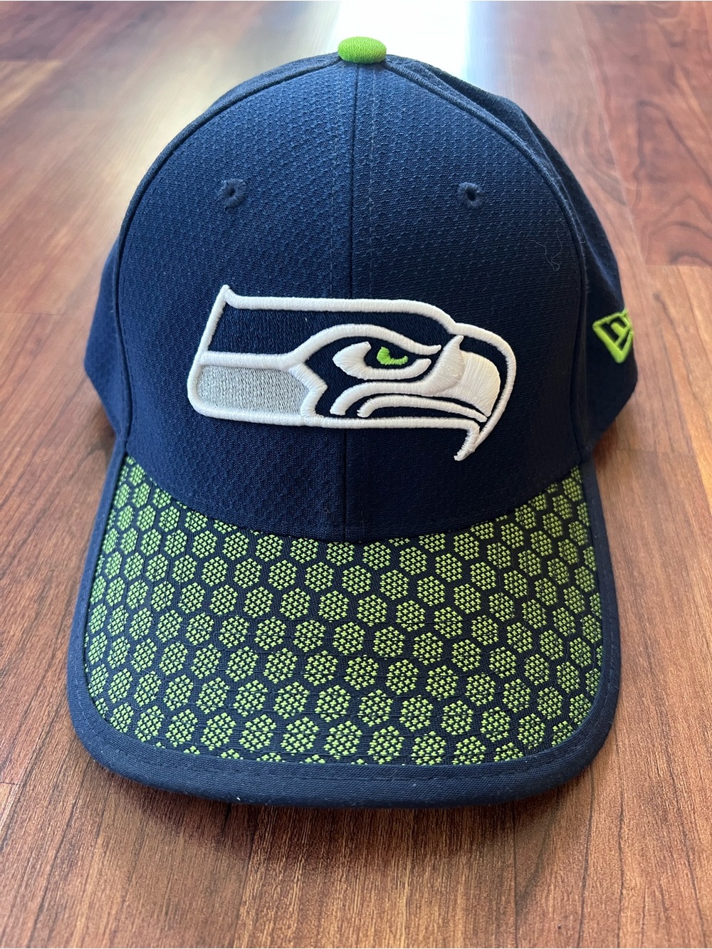 Seattle Seahawks New Era 39THIRTY NFL On Field Hat M/L Navy Green